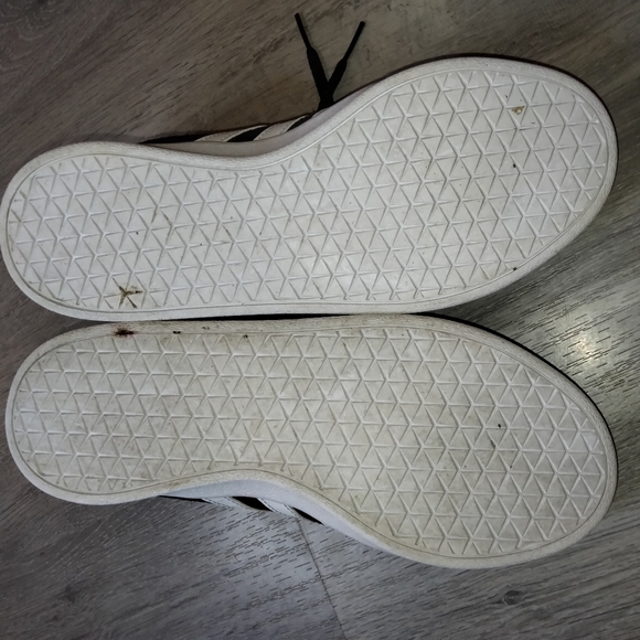 Adidas Shoes White & Black Size 4.5 - Picture 2 of 3